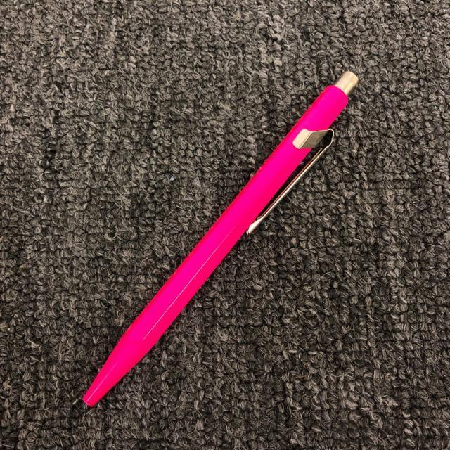 即決 CARAN D'ACHE 849 ボールペン ピンク < インテリア/ライフ  即決 CARAN D'ACHE 849 ボールペン ピンク < インテリア/ライフの