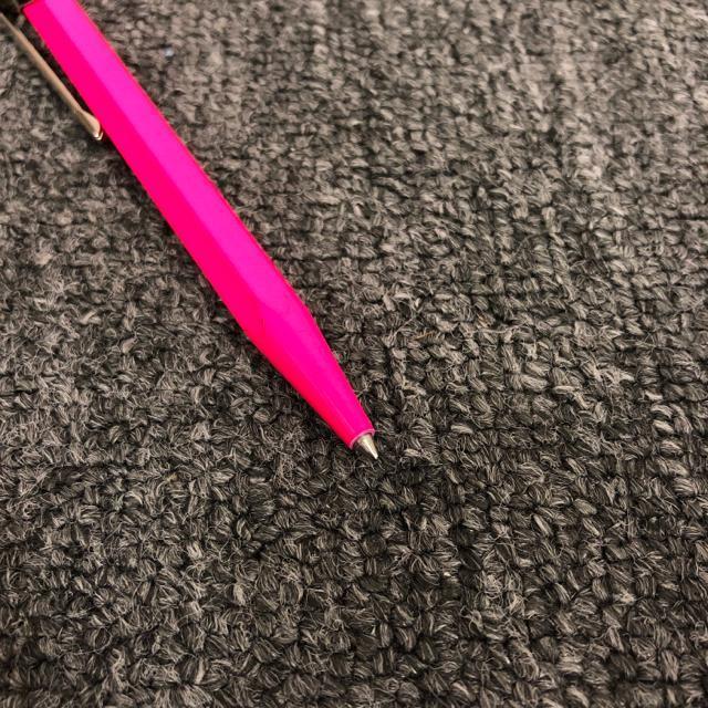 即決 CARAN D'ACHE 849 ボールペン ピンク < インテリア/ライフ  即決 CARAN D'ACHE 849 ボールペン ピンク < インテリア/ライフの