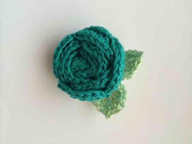 ハンドメイド ブローチ ヘアゴム 巻き巻き薔薇 エメラルド < 女性ファッション  ハンドメイド ブローチ ヘアゴム 巻き巻き薔薇 エメラルド < 女性ファッションの