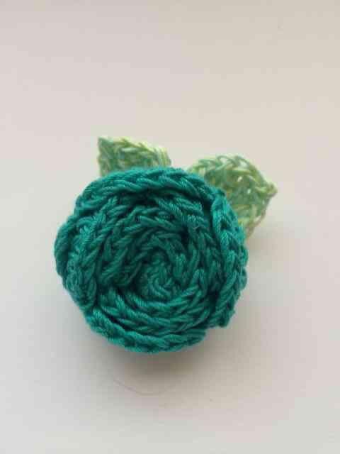 ハンドメイド ブローチ ヘアゴム 巻き巻き薔薇 エメラルド < 女性ファッション  ハンドメイド ブローチ ヘアゴム 巻き巻き薔薇 エメラルド < 女性ファッションの