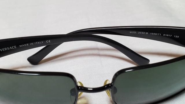 正規良 レア ヴェルサーチ ヴィンテージ メデューサロゴ サングラス黒 エンブレム メガネ < ブランド  正規良 レア ヴェルサーチ ヴィンテージ メデューサロゴ サングラス黒 エンブレム メガネ < ブランドの