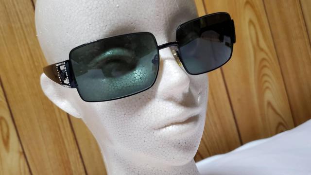 正規良 レア ヴェルサーチ ヴィンテージ メデューサロゴ サングラス黒 エンブレム メガネ < ブランド  正規良 レア ヴェルサーチ ヴィンテージ メデューサロゴ サングラス黒 エンブレム メガネ < ブランドの