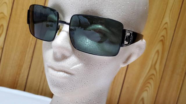 正規良 レア ヴェルサーチ ヴィンテージ メデューサロゴ サングラス黒 エンブレム メガネ < ブランド  正規良 レア ヴェルサーチ ヴィンテージ メデューサロゴ サングラス黒 エンブレム メガネ < ブランドの
