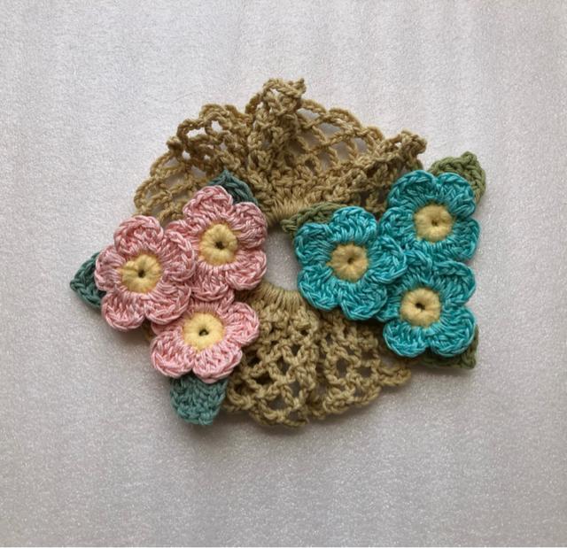 ハンドメイド シュシュ レース糸で編んだパステルお花いっぱい♪ ガーリー < 女性ファッション  ハンドメイド シュシュ レース糸で編んだパステルお花いっぱい♪ ガーリー  < 女性ファッションの