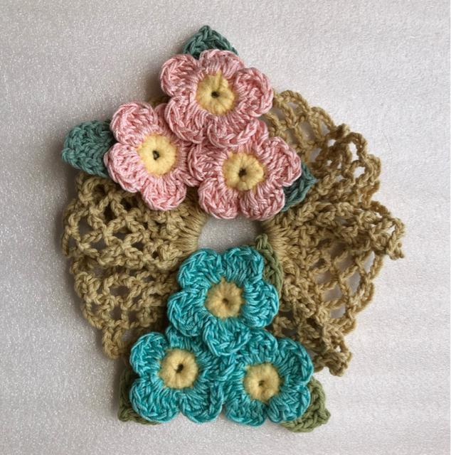 ハンドメイド シュシュ レース糸で編んだパステルお花いっぱい♪ ガーリー < 女性ファッション  ハンドメイド シュシュ レース糸で編んだパステルお花いっぱい♪ ガーリー < 女性ファッションの