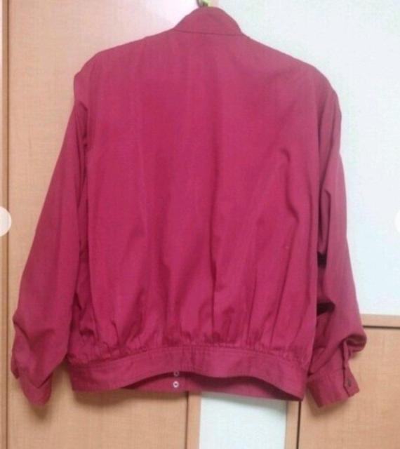 くすみ赤 ボタンフライ ふんわり系ブルゾン 1980年代 ビンテージ 昭和レトロ < 女性ファッション  くすみ赤 ボタンフライ ふんわり系ブルゾン 1980年代 ビンテージ 昭和レトロ < 女性ファッションの