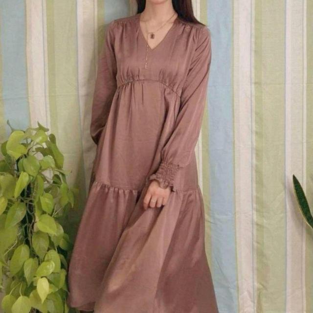 ◆snidel/スナイデル◆サテンVネックギャザーティアードロングワンピース★ブラウンF*冬コーデ < ブランド ◆snidel/スナイデル◆サテンVネックギャザーティアードロングワンピース★ブラウンF*冬コーデ < ブランドの