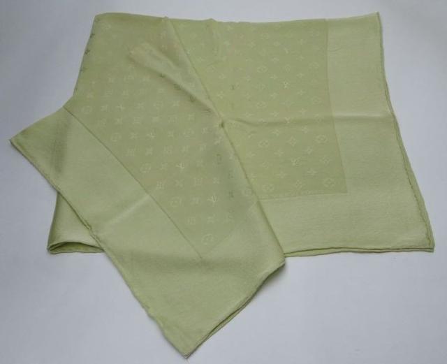 ルイヴィトン モノグラム 大判シルクスカーフ グリーン系<美品> < ブランド ルイヴィトン モノグラム 大判シルクスカーフ グリーン系<美品> < ブランドの