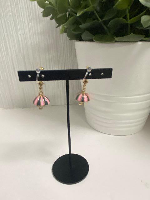 ハンドメイド 傘のチャームの樹脂のノンホールピアス ピンク×黒 < 女性ファッション  ハンドメイド 傘のチャームの樹脂のノンホールピアス ピンク×黒 < 女性ファッションの