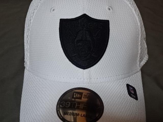 USA購入【NEWERA】【39THIRTY】 NFL ラスベガス レイダース ロゴ刺繍入り メッシュキャップ < 男性ファッション  USA購入【NEWERA】【39THIRTY】 NFL ラスベガス レイダース ロゴ刺繍入り メッシュキャップ < 男性ファッションの
