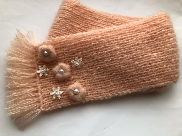 ハンドメイド ミニマフラー ふわふわモヘア ぷっくりお花♪ < 女性ファッション  ハンドメイド ミニマフラー ふわふわモヘア ぷっくりお花♪ < 女性ファッションの