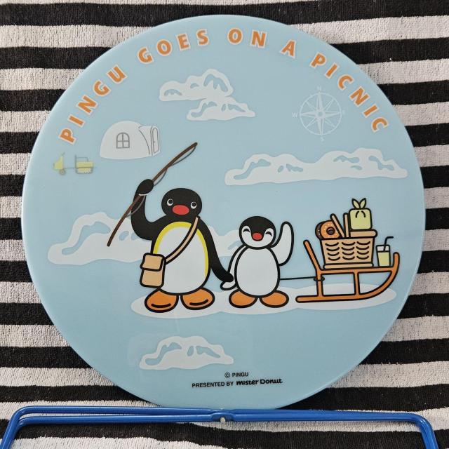 ピングー ピンガ 30周年 ミスタードーナツ 折りたたみ式 ミニテーブル ミスド 机 アニバーサリー ピクニック アウトドア < アニメ/コミック/キャラクター ピングー ピンガ 30周年 ミスタードーナツ 折りたたみ式 ミニテーブル ミスド 机 アニバーサリー ピクニック アウトドア < アニメ/コミック/キャラクターの