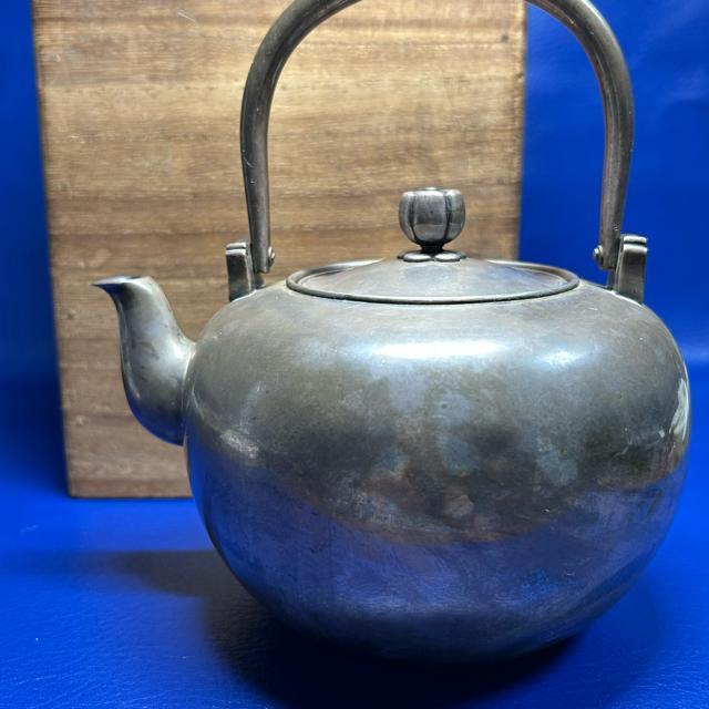 岡野利光造 純銀製 湯沸 銀瓶 真作 純銀 305g 煎茶 茶道具 京都 古美術 共箱付 急須 煎茶道具 < ホビー 岡野利光造 純銀製 湯沸 銀瓶 真作 純銀 305g 煎茶 茶道具 京都 古美術 共箱付 急須 煎茶道具 < ホビーの