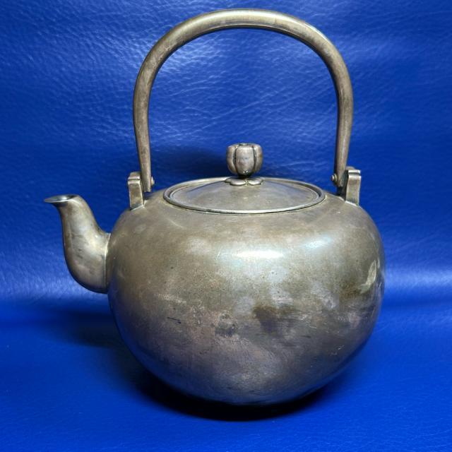 岡野利光造 純銀製 湯沸 銀瓶 真作 純銀 305g 煎茶 茶道具 京都 古美術 共箱付 急須 煎茶道具 < ホビー 岡野利光造 純銀製 湯沸 銀瓶 真作 純銀 305g 煎茶 茶道具 京都 古美術 共箱付 急須 煎茶道具 < ホビーの