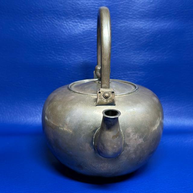 岡野利光造 純銀製 湯沸 銀瓶 真作 純銀 305g 煎茶 茶道具 京都 古美術 共箱付 急須 煎茶道具 < ホビー 岡野利光造 純銀製 湯沸 銀瓶 真作 純銀 305g 煎茶 茶道具 京都 古美術 共箱付 急須 煎茶道具 < ホビーの