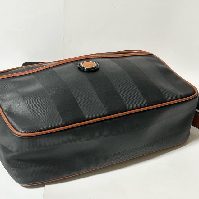FENDI フェンディ ペカン PVC レザー ショルダーバッグ クロスボディ 斜め掛け ブラウン ゴールド金具 ヴィンテージ < ブランド FENDI フェンディ ペカン PVC レザー ショルダーバッグ クロスボディ 斜め掛け ブラウン ゴールド金具 ヴィンテージ < ブランドの
