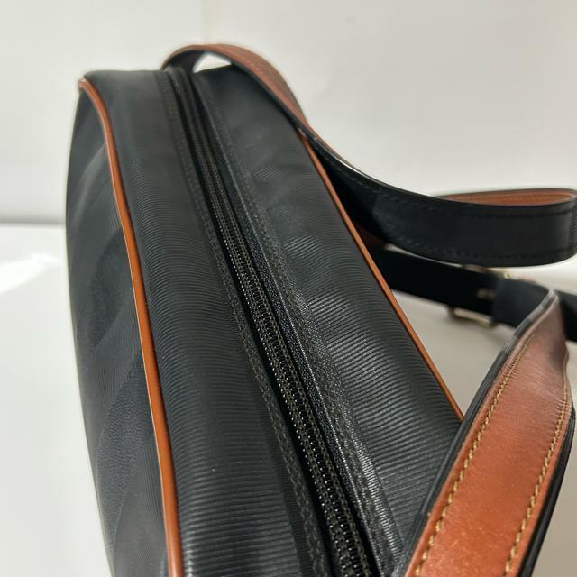 FENDI フェンディ ペカン PVC レザー ショルダーバッグ クロスボディ 斜め掛け ブラウン ゴールド金具 ヴィンテージ < ブランド FENDI フェンディ ペカン PVC レザー ショルダーバッグ クロスボディ 斜め掛け ブラウン ゴールド金具 ヴィンテージ < ブランドの
