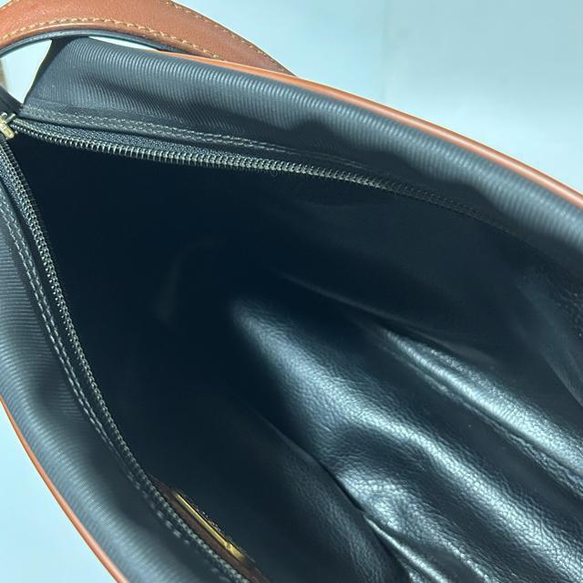 FENDI フェンディ ペカン PVC レザー ショルダーバッグ クロスボディ 斜め掛け ブラウン ゴールド金具 ヴィンテージ < ブランド FENDI フェンディ ペカン PVC レザー ショルダーバッグ クロスボディ 斜め掛け ブラウン ゴールド金具 ヴィンテージ < ブランドの