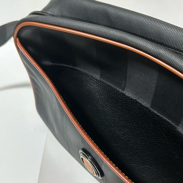 FENDI フェンディ ペカン PVC レザー ショルダーバッグ クロスボディ 斜め掛け ブラウン ゴールド金具 ヴィンテージ < ブランド FENDI フェンディ ペカン PVC レザー ショルダーバッグ クロスボディ 斜め掛け ブラウン ゴールド金具 ヴィンテージ < ブランドの