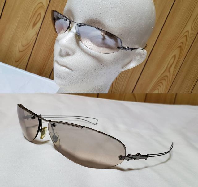 正規レア hyde着 同型 ヴェルサーチ メデューサ×ドラッグパイプ サングラス 茶 DP 軽量 ゴシック フレームレスアイウェア < ブランド  正規レア hyde着 同型 ヴェルサーチ メデューサ×ドラッグパイプ サングラス 茶 DP 軽量 ゴシック フレームレスアイウェア < ブランドの