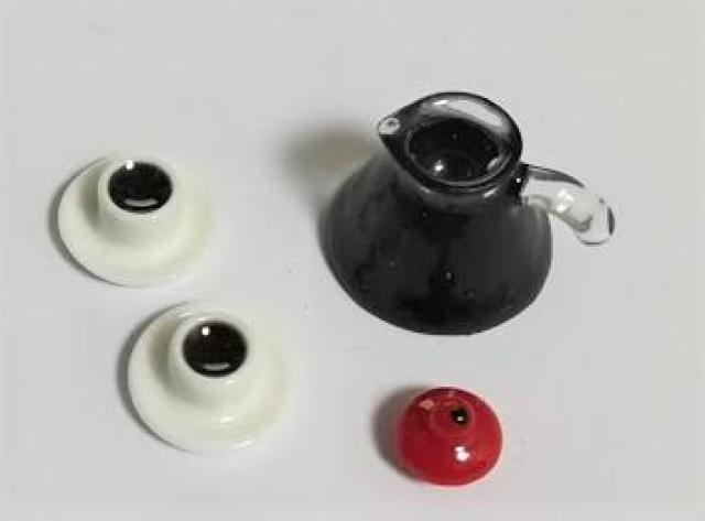 ミニチュア★コーヒーセット★サーバー&カッブ2個★蓋も開く★ < おもちゃ  ミニチュア★コーヒーセット★サーバー&カッブ2個★蓋も開く★ < おもちゃの
