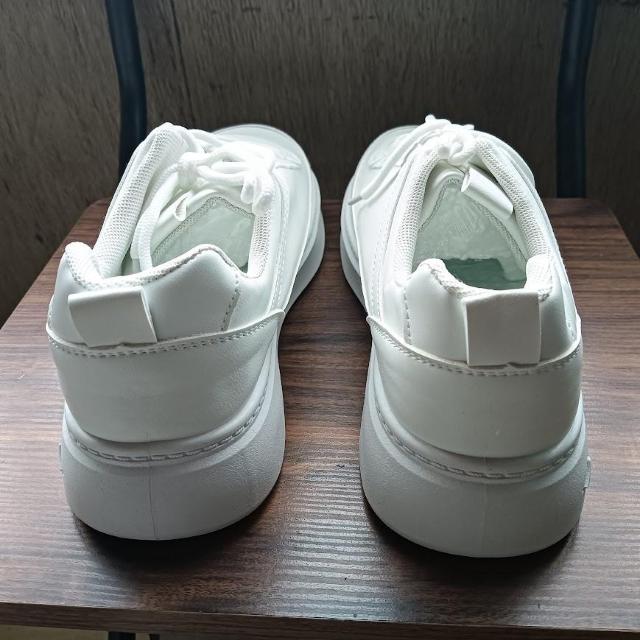 新品 25.5cm メンズ スニーカー ホワイト シューズ 靴 カジュアル < 男性ファッション  新品 25.5cm メンズ スニーカー ホワイト シューズ 靴 カジュアル < 男性ファッションの