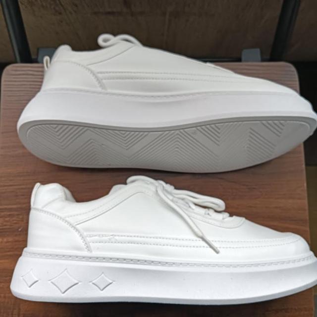 新品 25.5cm メンズ スニーカー ホワイト シューズ 靴 カジュアル < 男性ファッション  新品 25.5cm メンズ スニーカー ホワイト シューズ 靴 カジュアル < 男性ファッションの