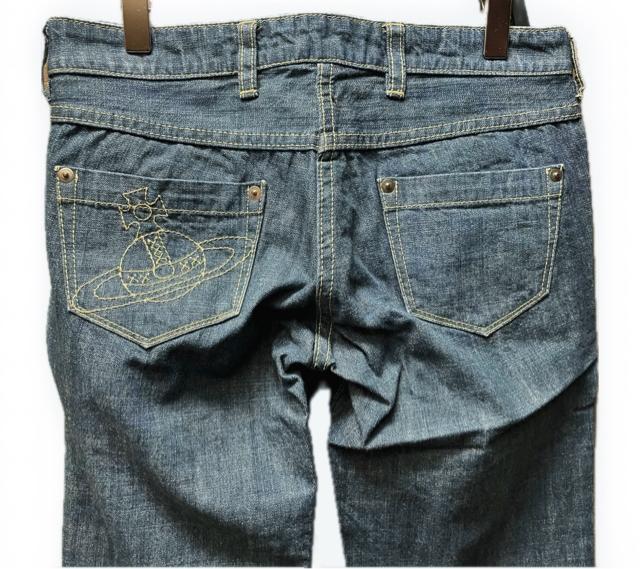 ヴィヴィアンウエストウッド オーブ 刺繍 ストレート デニム パンツ < 女性ファッション ヴィヴィアンウエストウッド オーブ 刺繍 ストレート デニム パンツ < 女性ファッションの