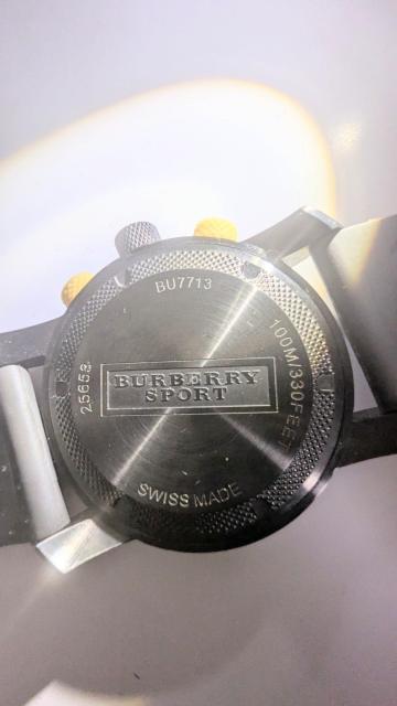 美品目立った傷汚れなし BURBERRY SPORT 腕時計 スイス製 < ブランド  美品目立った傷汚れなし BURBERRY SPORT 腕時計 スイス製 < ブランドの