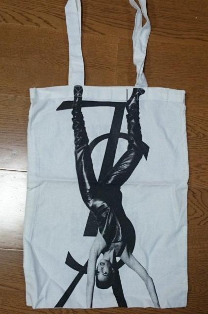 イヴサンローラン ノベルティ 2009-10マニフェスト 限定配布 モノクロアート トートバッグ 肩掛けできる < ホビー イヴサンローラン ノベルティ 2009-10マニフェスト 限定配布 モノクロアート トートバッグ 肩掛けできる < ホビーの