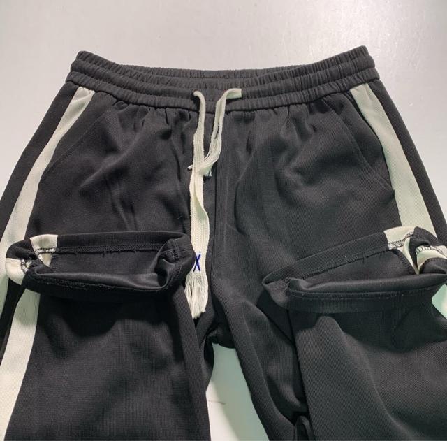 XLサイズ ストライプ ラインパンツ ジャージパンツ 黒 ブラック ダンス 古着 < 男性ファッション XLサイズ ストライプ ラインパンツ ジャージパンツ 黒 ブラック ダンス 古着 < 男性ファッションの