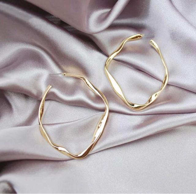 フープ イヤリング お色はゴールドとなります 65ミリ 在庫1点のみ、限定入荷 < 女性アクセサリー/時計  フープ イヤリング お色はゴールドとなります 65ミリ 在庫1点のみ、限定入荷  < 女性アクセサリー/時計の