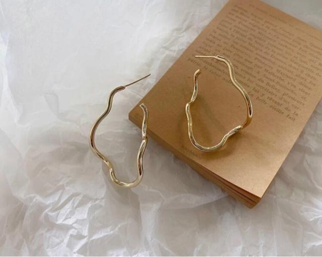 フープ イヤリング お色はゴールドとなります 65ミリ 在庫1点のみ、限定入荷 < 女性アクセサリー/時計  フープ イヤリング お色はゴールドとなります 65ミリ 在庫1点のみ、限定入荷 < 女性アクセサリー/時計の