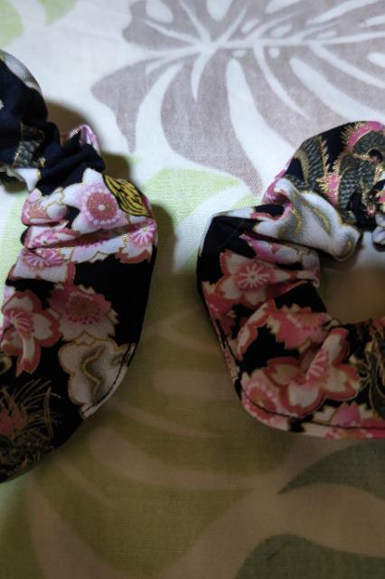 ★処分品★新柄黒×龍虎に桜満開和柄シュシュ大小2個セット < 女性ファッション  ★処分品★新柄黒×龍虎に桜満開和柄シュシュ大小2個セット < 女性ファッションの