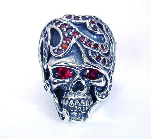 シルバー925&レッドジルコニア メデューサスカルリング < 男性アクセサリー/時計  シルバー925&レッドジルコニア メデューサスカルリング  < 男性アクセサリー/時計の