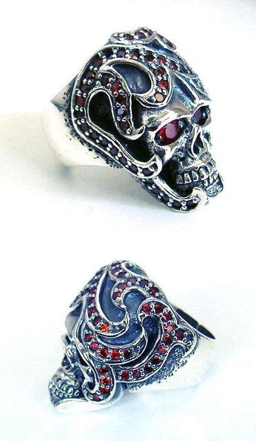 シルバー925&レッドジルコニア メデューサスカルリング < 男性アクセサリー/時計  シルバー925&レッドジルコニア メデューサスカルリング < 男性アクセサリー/時計の