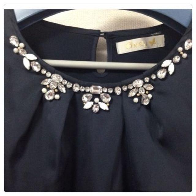 新品同様chesty エレガントサテンブラウス < ブランド  新品同様chesty エレガントサテンブラウス < ブランドの