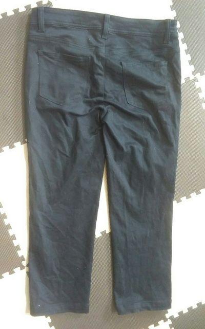 UNIQLO 伸縮生地 黒 ウエスト64 美品 < ブランド  UNIQLO 伸縮生地 黒 ウエスト64 美品 < ブランドの