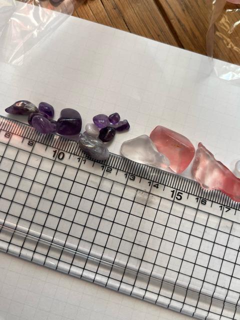 300グラム!アメジストさざれ石!大中小混合and!300グラム赤溶煉水晶さざれ石!大きめ!セット!ひときわ綺麗に飾れます! < インテリア/ライフ  300グラム!アメジストさざれ石!大中小混合and!300グラム赤溶煉水晶さざれ石!大きめ!セット!ひときわ綺麗に飾れます! < インテリア/ライフの