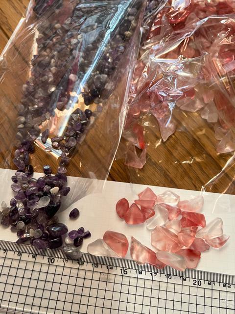 300グラム!アメジストさざれ石!大中小混合and!300グラム赤溶煉水晶さざれ石!大きめ!セット!ひときわ綺麗に飾れます! < インテリア/ライフ  300グラム!アメジストさざれ石!大中小混合and!300グラム赤溶煉水晶さざれ石!大きめ!セット!ひときわ綺麗に飾れます! < インテリア/ライフの