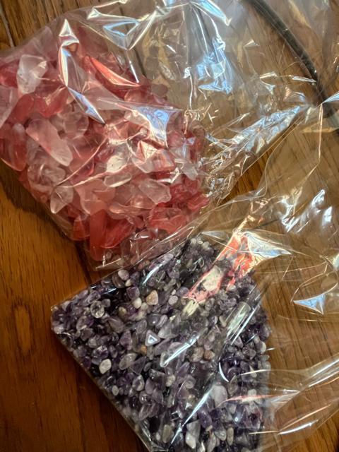 300グラム!アメジストさざれ石!大中小混合and!300グラム赤溶煉水晶さざれ石!大きめ!セット!ひときわ綺麗に飾れます! < インテリア/ライフ  300グラム!アメジストさざれ石!大中小混合and!300グラム赤溶煉水晶さざれ石!大きめ!セット!ひときわ綺麗に飾れます! < インテリア/ライフの