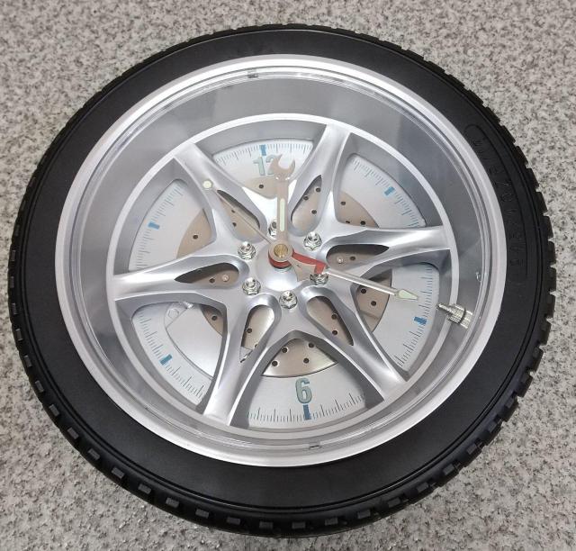 タイヤ型 壁掛け時計 クオーツ ウォールクロック ガレージ ホイール 車 < インテリア/ライフ  タイヤ型 壁掛け時計 クオーツ ウォールクロック ガレージ ホイール 車  < インテリア/ライフの