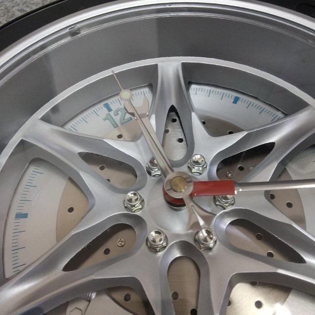 タイヤ型 壁掛け時計 クオーツ ウォールクロック ガレージ ホイール 車 < インテリア/ライフ  タイヤ型 壁掛け時計 クオーツ ウォールクロック ガレージ ホイール 車 < インテリア/ライフの