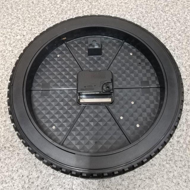 タイヤ型 壁掛け時計 クオーツ ウォールクロック ガレージ ホイール 車 < インテリア/ライフ  タイヤ型 壁掛け時計 クオーツ ウォールクロック ガレージ ホイール 車 < インテリア/ライフの