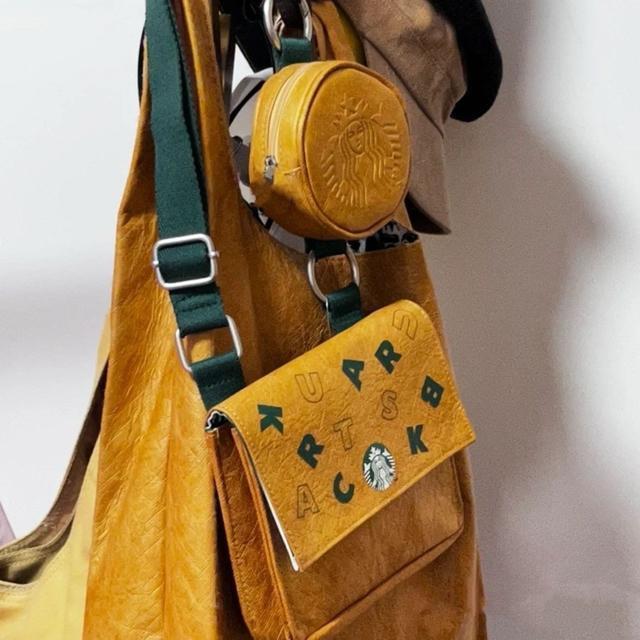 スターバックス海外限定 スタバ日本未発売トートバック ハンドバッグ 小物入れ イエロー < 女性ファッション  スターバックス海外限定 スタバ日本未発売トートバック ハンドバッグ 小物入れ イエロー < 女性ファッションの
