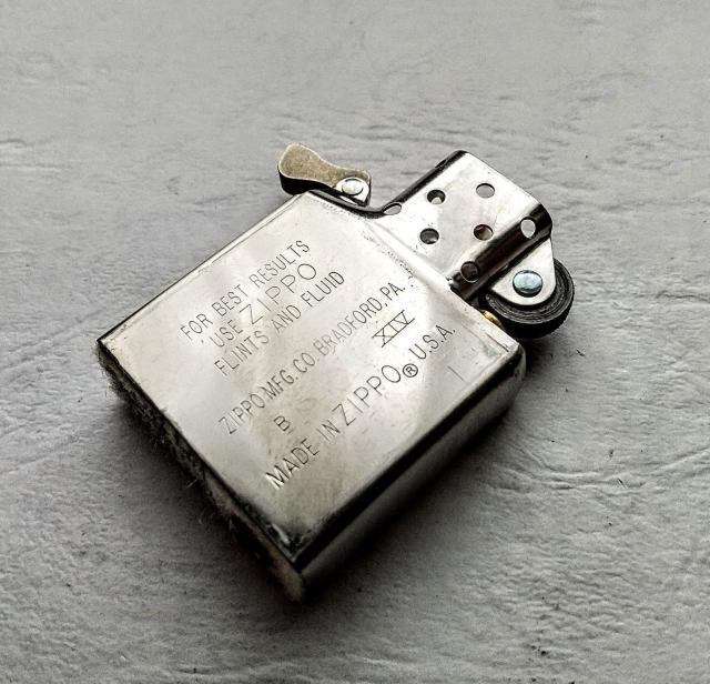 ZIPPO ジッポライター ドランカー 酔っぱらい オイルライター < 男性ファッション  ZIPPO ジッポライター ドランカー 酔っぱらい オイルライター < 男性ファッションの