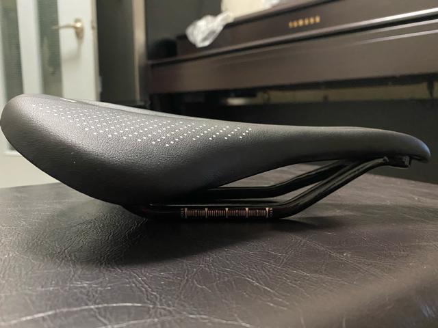 新品フルカーボンサドル KOCEVLO 143mm < レジャー/スポーツ 新品フルカーボンサドル KOCEVLO 143mm < レジャー/スポーツの