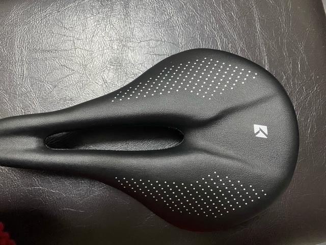 新品フルカーボンサドル KOCEVLO 143mm < レジャー/スポーツ 新品フルカーボンサドル KOCEVLO 143mm < レジャー/スポーツの