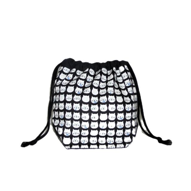 【底マチ幅が広い巾着】◆お魚くわえた白猫×黒地◆裏地あり巾着 < 女性ファッション 【底マチ幅が広い巾着】◆お魚くわえた白猫×黒地◆裏地あり巾着 < 女性ファッションの