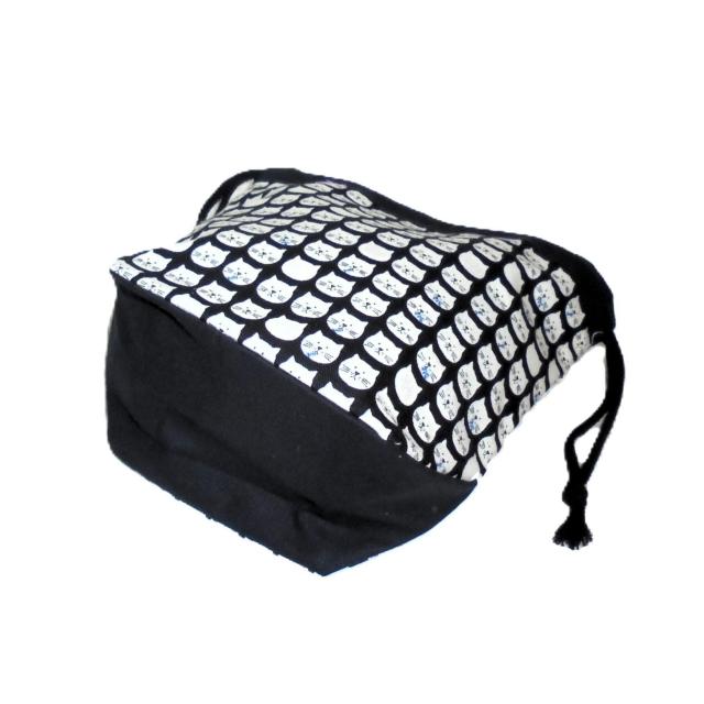 【底マチ幅が広い巾着】◆お魚くわえた白猫×黒地◆裏地あり巾着 < 女性ファッション 【底マチ幅が広い巾着】◆お魚くわえた白猫×黒地◆裏地あり巾着 < 女性ファッションの